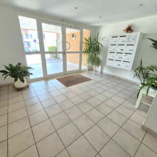 Appartement Berck 51.34 m2 , 2 chambres ,en rez de jardin avec place de parking .