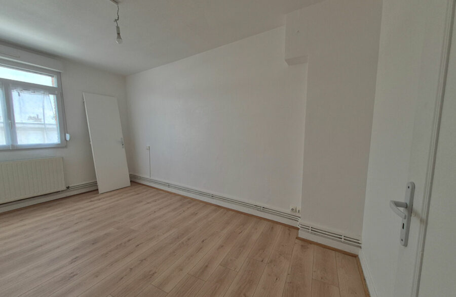 Appartement Lens 4 pièce(s) 74,69 m2 avec balcon +cave.