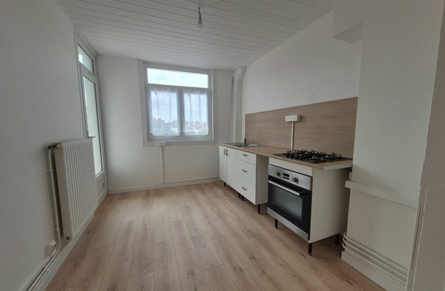 Appartement Lens 4 pièce(s) 74,69 m2 avec balcon +cave.