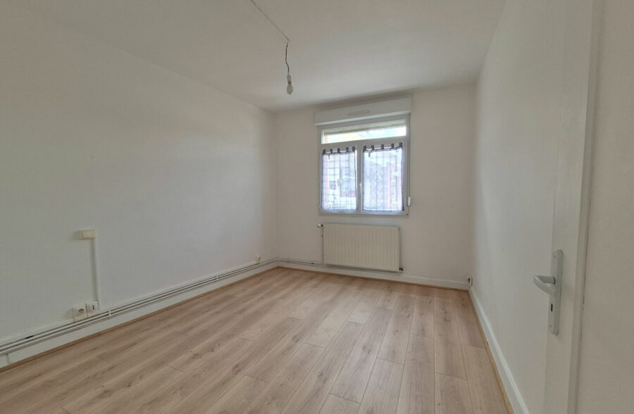 Appartement Lens 4 pièce(s) 74,69 m2 avec balcon +cave.