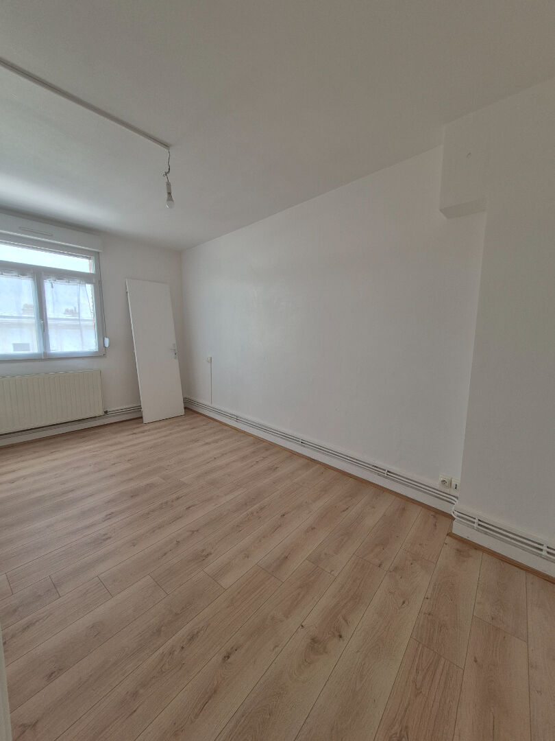 Appartement Lens 4 pièce(s) 74,69 m2 avec balcon +cave.