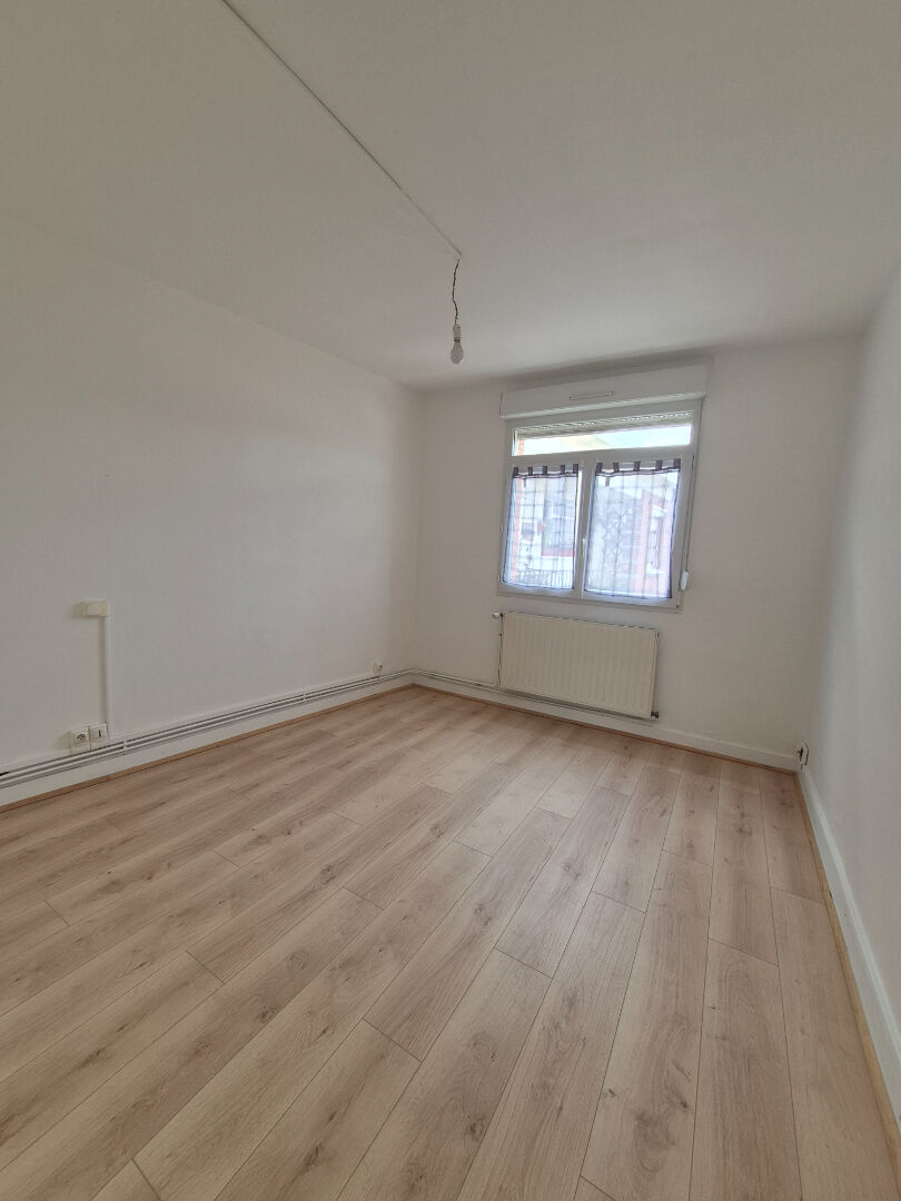 Appartement Lens 4 pièce(s) 74,69 m2 avec balcon +cave.