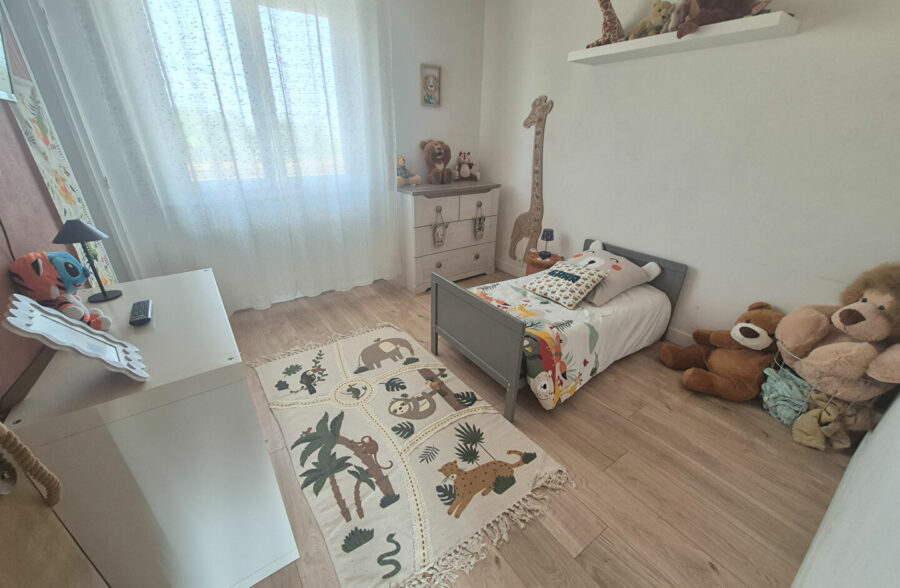 Maison semi individuelle: 3 chambres, jardin, garage