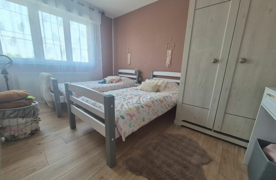 Maison semi individuelle: 3 chambres, jardin, garage