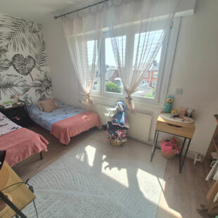 Maison semi individuelle: 3 chambres, jardin, garage