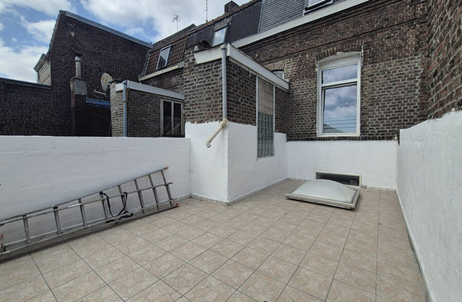 A VENDRE !! Roubaix Gare & Université ! Maison 110 m², 4 chambres, cour et terrasse, aucun travaux ! 146 500 € HAI !!!