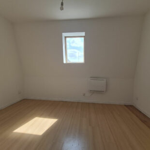 A VENDRE !! Roubaix Gare & Université ! Maison 110 m², 4 chambres, cour et terrasse, aucun travaux ! 146 500 € HAI !!!
