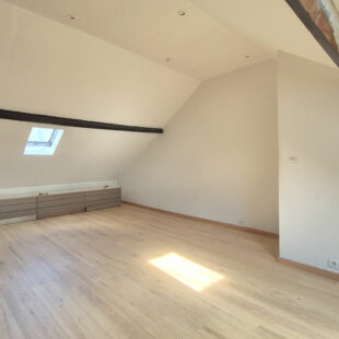 Maison de 86 m² dans un secteur prisé, avec 4 chambres.