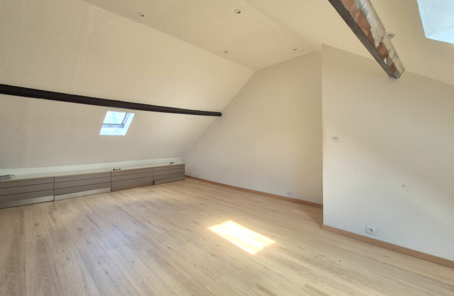 Maison de 86 m² dans un secteur prisé, avec 4 chambres.
