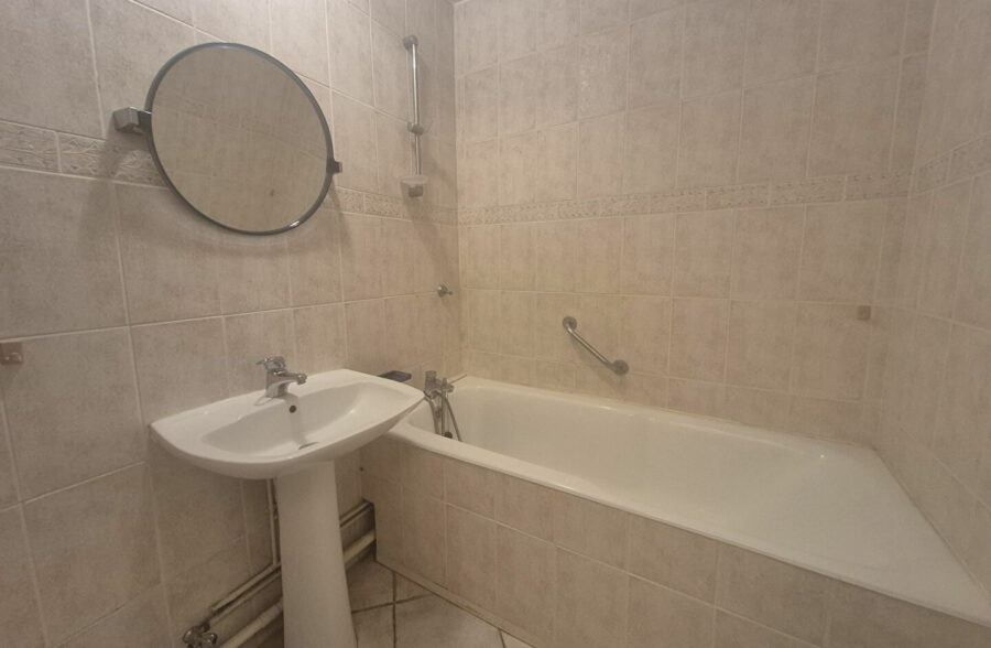 Appartement T3 parking et cave proche bourg