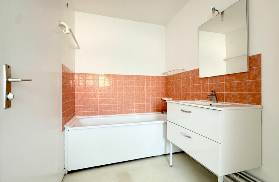 EXCLUSIVITE : DUPLEX  LILLE VAUBAN / LA CATHO PARKING PRIVATIF 1 CHAMBRE
