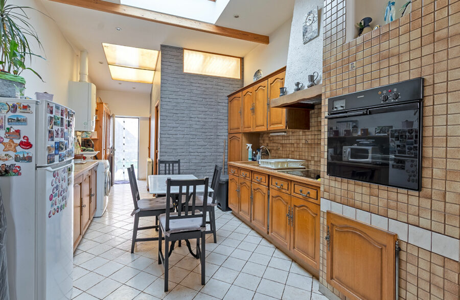 MAISON 1930 AVEC JARDIN DE VILLE PROCHE GARE