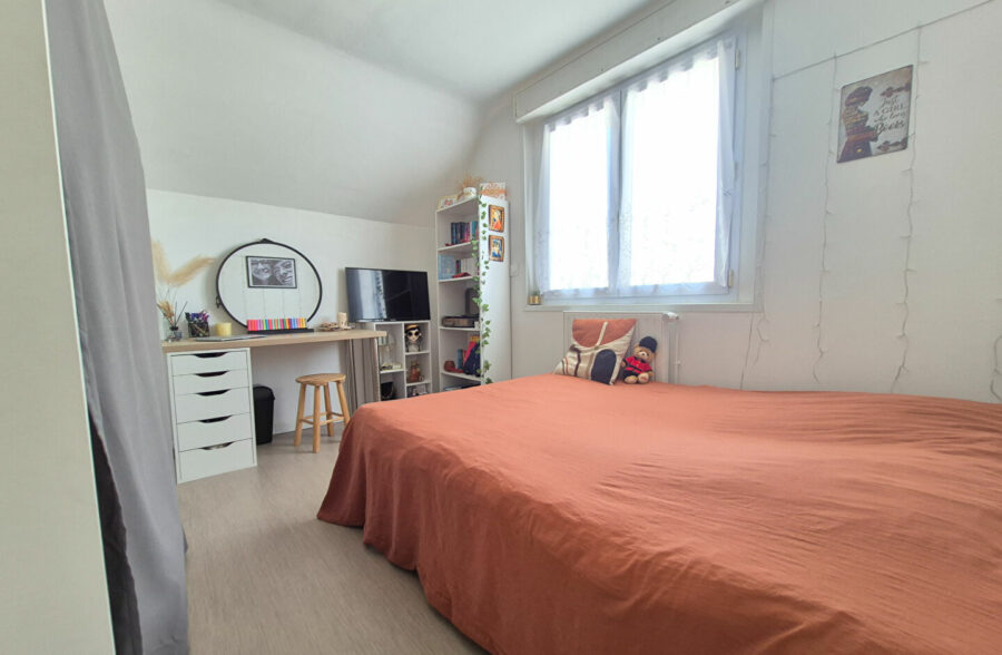 Semi plain pied 4 Chambres Rénové + Garage &nbsp;Sous compromis&nbsp;