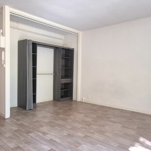 STUDIO AVEC BALCON – METRO CARLIERS