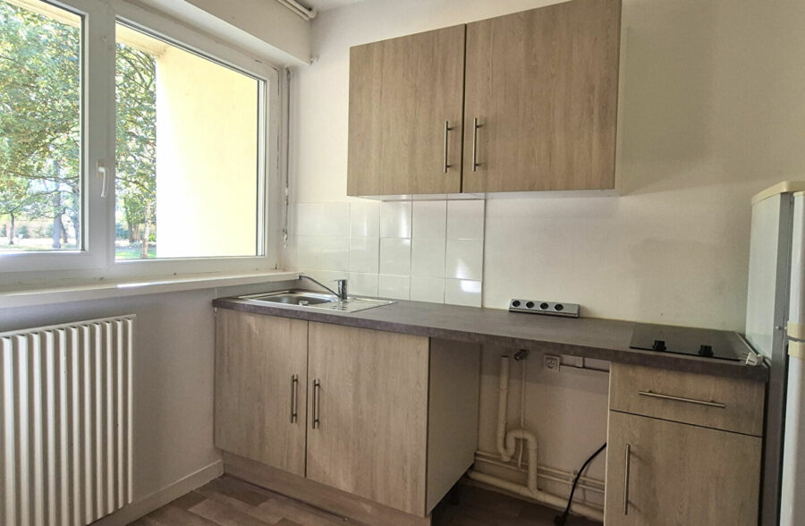 STUDIO AVEC BALCON – METRO CARLIERS