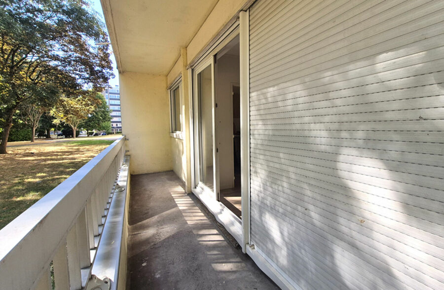 STUDIO AVEC BALCON – METRO CARLIERS