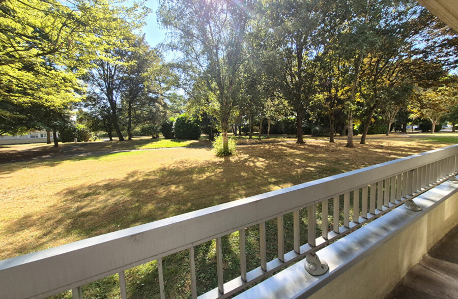 STUDIO AVEC BALCON – METRO CARLIERS