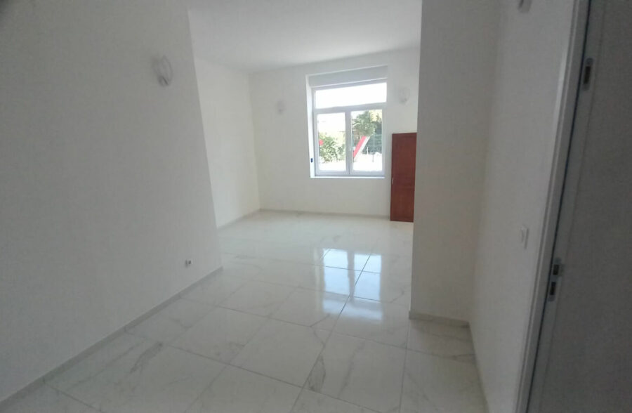 immeuble d’angle 197.950 euros limite lys lez Lannoy.