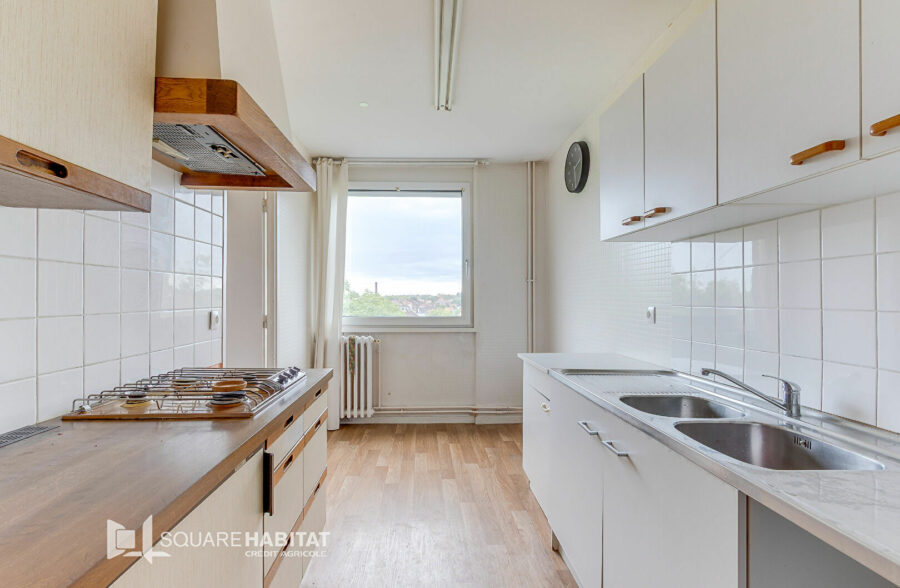 A VENDRE!! EN EXCLUSIVITE!! 75 000€ HAI!! APPARTEMENT T3, DEUX CHAMBRES + BALCON. ROUBAIX.