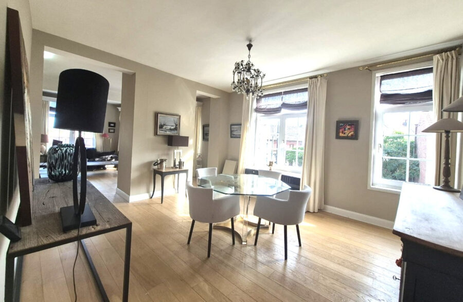 Immeuble de rapport avec appartement, bureau indépendant et duplex de standing