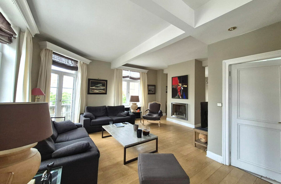 Immeuble de rapport avec appartement, bureau indépendant et duplex de standing