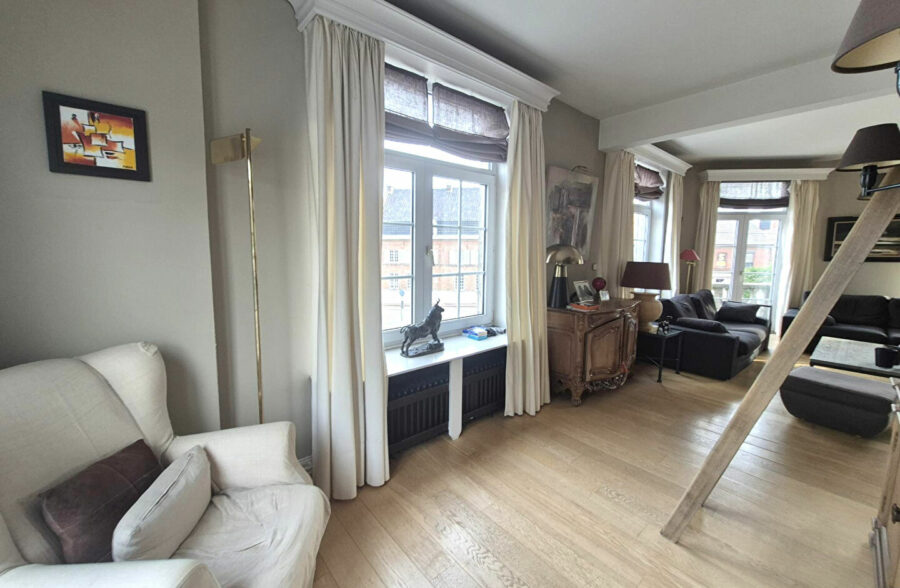 Immeuble de rapport avec appartement, bureau indépendant et duplex de standing