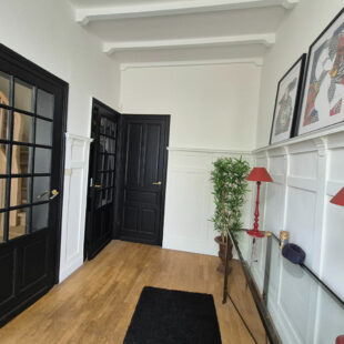 Immeuble de rapport avec appartement, bureau indépendant et duplex de standing