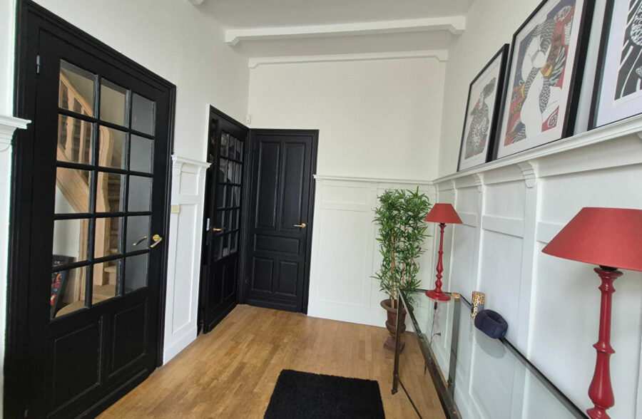 Immeuble de rapport avec appartement, bureau indépendant et duplex de standing