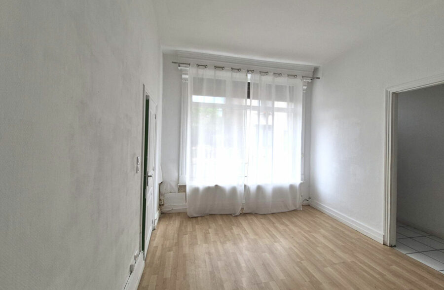Immeuble de rapport avec appartement, bureau indépendant et duplex de standing