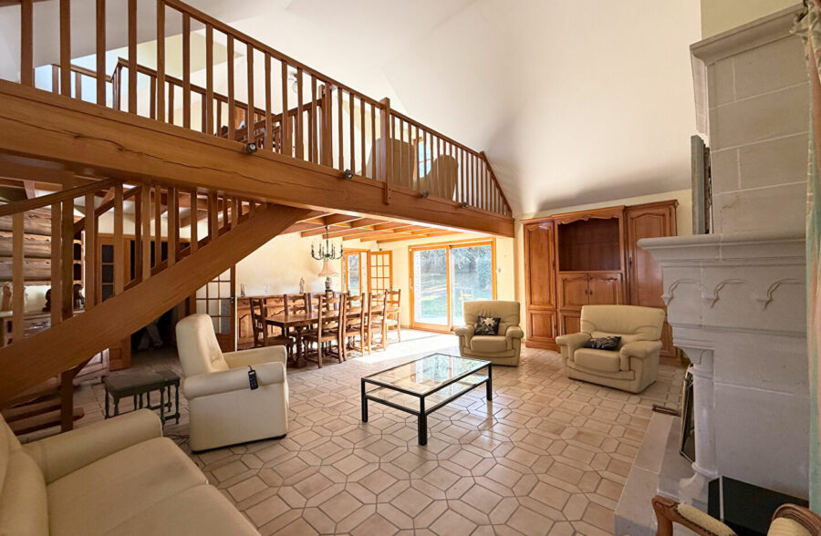 MONT D’HALLUIN – SUPERBE PLAIN-PIED INDIVIDUEL 150m² AVEC FORT POTENTIEL D’ÉVOLUTION
