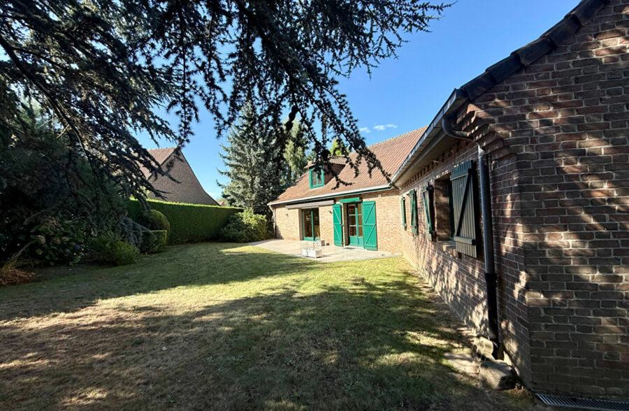 MONT D’HALLUIN – SUPERBE PLAIN-PIED INDIVIDUEL 150m² AVEC FORT POTENTIEL D’ÉVOLUTION