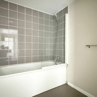 LA CATHO-APPARTEMENT 2 CHAMBRES AVEC PARKING ET TERRASSE