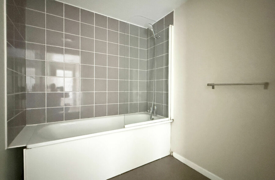 LA CATHO-APPARTEMENT 2 CHAMBRES AVEC PARKING ET TERRASSE