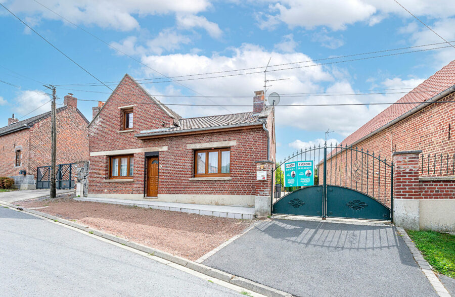 MAISON 7 CHAMBRES ET 2 GARAGES