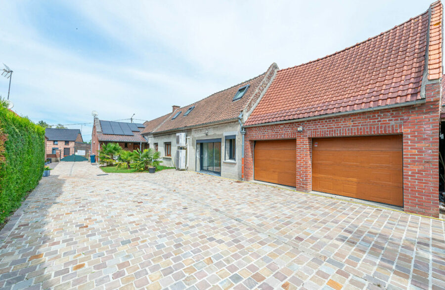 MAISON 7 CHAMBRES ET 2 GARAGES