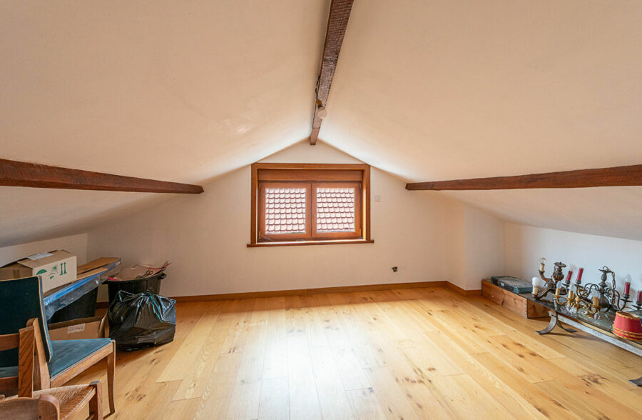 MAISON 7 CHAMBRES ET 2 GARAGES