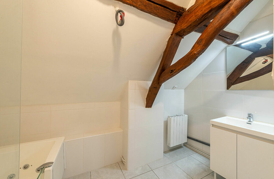 MAISON 7 CHAMBRES ET 2 GARAGES