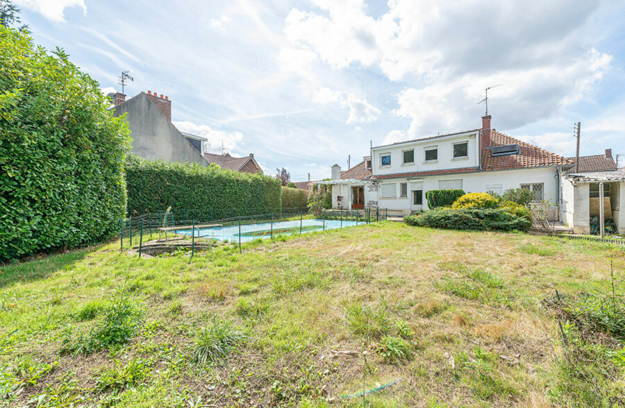 PAVILLON INDIVIDUEL SEMI PLAIN PIED DE 180 M².