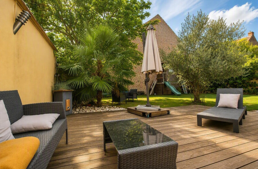 Maison familiale de 199 m² habitables avec jardin, salle de billard et carport