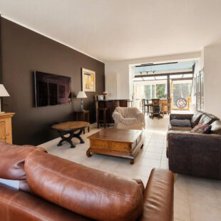 Maison familiale de 199 m² habitables avec jardin, salle de billard et carport