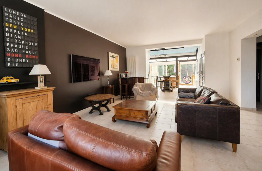 Maison familiale de 199 m² habitables avec jardin, salle de billard et carport