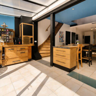 Maison familiale de 199 m² habitables avec jardin, salle de billard et carport