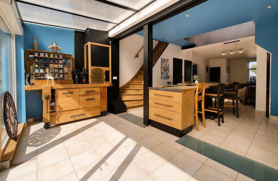 Maison familiale de 199 m² habitables avec jardin, salle de billard et carport