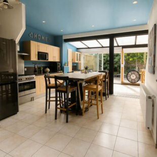 Maison familiale de 199 m² habitables avec jardin, salle de billard et carport