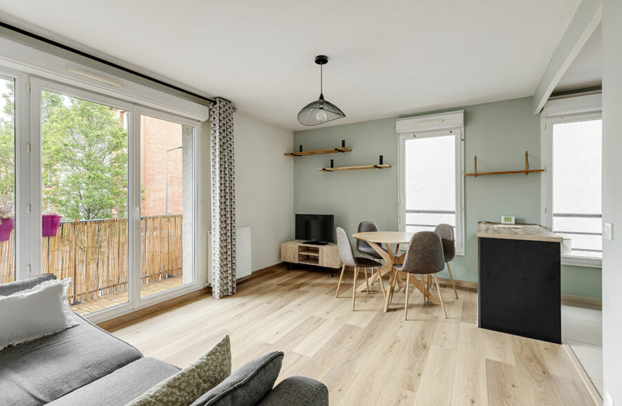LILLE WAZEMMES/GAMBETTA: Type 2 lumineux avec balcon et parking
