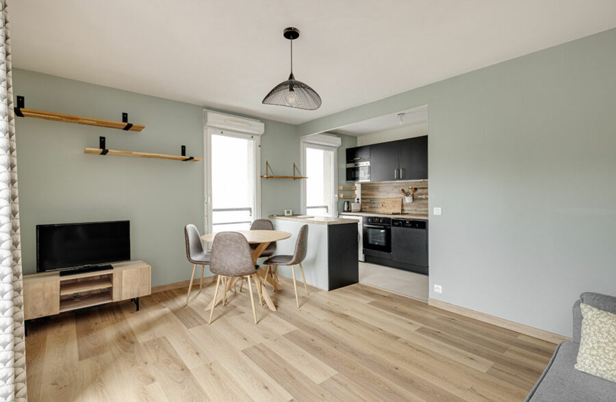 LILLE WAZEMMES/GAMBETTA: Type 2 lumineux avec balcon et parking