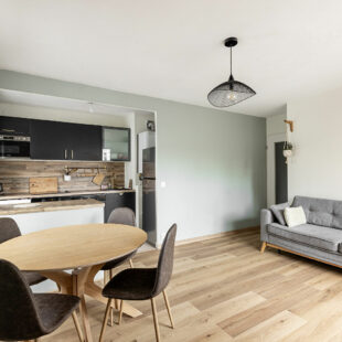 LILLE WAZEMMES/GAMBETTA: Type 2 lumineux avec balcon et parking