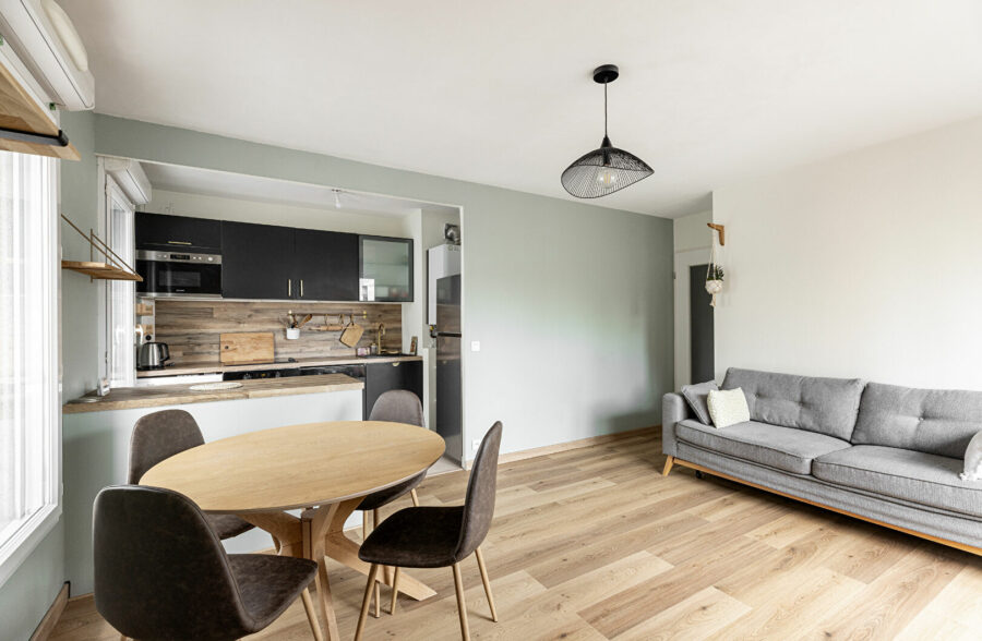 LILLE WAZEMMES/GAMBETTA: Type 2 lumineux avec balcon et parking