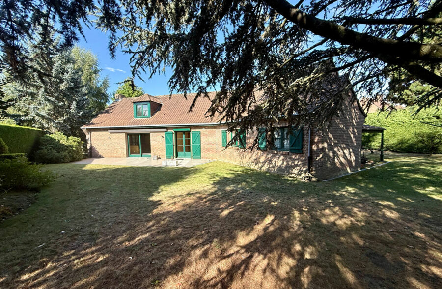 MONT D’HALLUIN – SUPERBE PLAIN-PIED INDIVIDUEL 150m² AVEC FORT POTENTIEL D’ÉVOLUTION