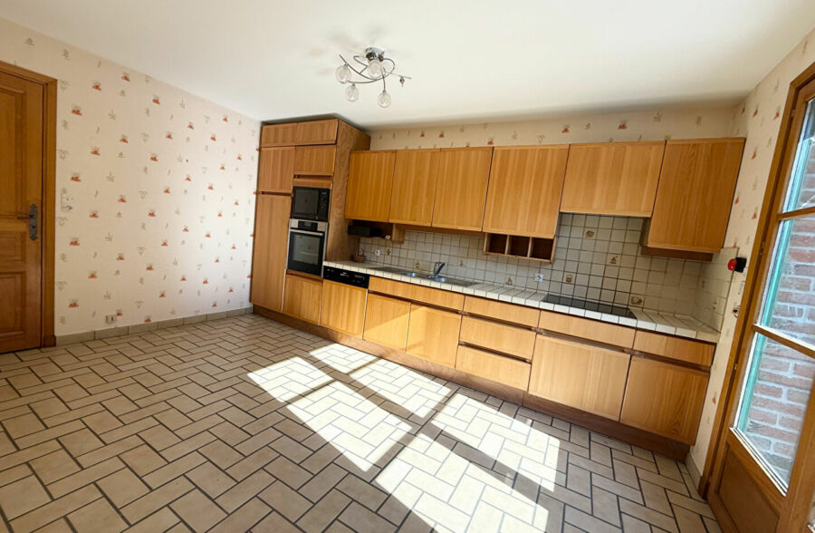 MONT D’HALLUIN – SUPERBE PLAIN-PIED INDIVIDUEL 150m² AVEC FORT POTENTIEL D’ÉVOLUTION
